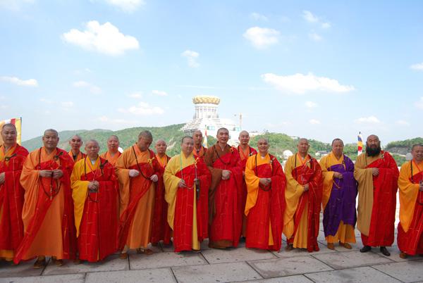 會(huì)稽山龍華寺舉行落成暨佛像開光慶典法會(huì) 會(huì)稽山龍華寺舉行落成暨佛像開光慶典法會(huì)